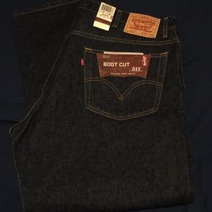 Men’s Levi BootCut Jeans Size 42X30. NWT